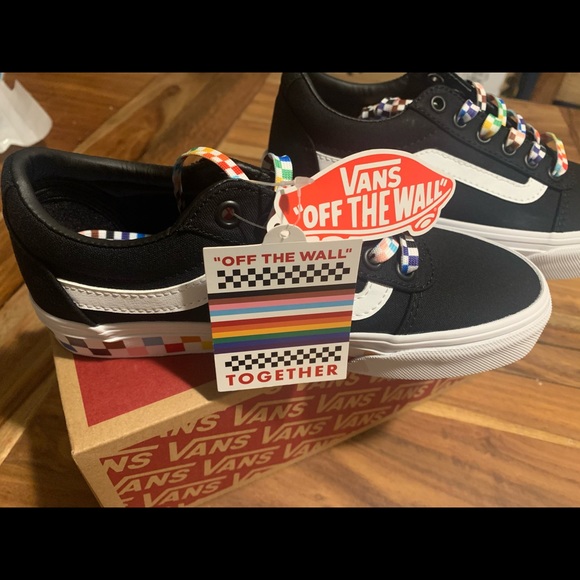 VANS WARD PRIDE RAINBOW 🌈 LACE WOMENS - Picture 6 of 7